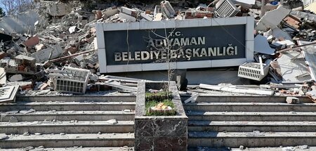 Ebenfalls Folge von Schlampereien? Eingestürztes Kommunalgebäude...