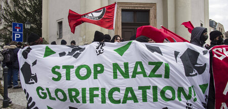 Nazigegner demonstrieren in Budapest gegen den revisionistischen... Nazigegner demonstrieren in Budapest gegen den revisionistischen...