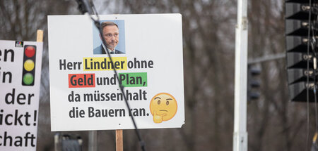 Ein Finanzminister, der mit der Massenmobilisierung von Landwirt... Ein Finanzminister, der mit der Massenmobilisierung von Landwirt...