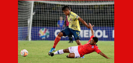 Jaime Alvarado aus Kolumbien und Adrián Cuadra aus Chile kämpfen...