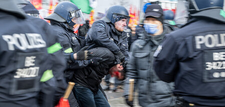 Polizeilicher Gewaltexzess beim Gedenken an Rosa Luxemburg und K...