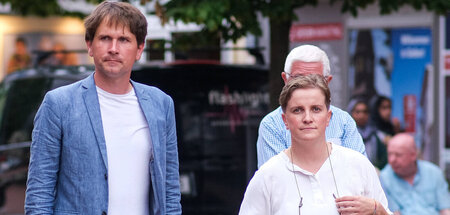Die Spitzenkandidaten Jan Schalauske und Elisabeth Kula beim Wah... Die Spitzenkandidaten Jan Schalauske und Elisabeth Kula beim Wah...