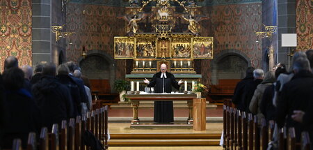 Pastor Norbert Roth beim Gottesdienst während der Jahrestagung d...