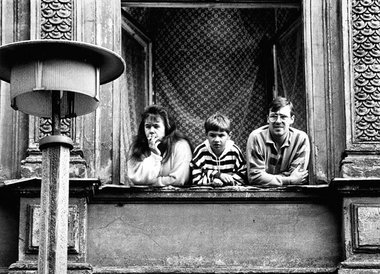 Da hilft kein Heizpilz: Mutter, Kind und Vater