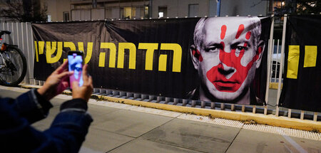 »Amtsenthebung jetzt«: Auch Proteste in Israel wollen Netanjahu ...