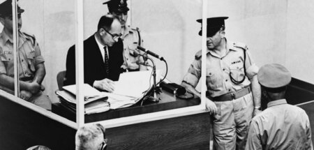 Immerhin er kam an den Strang: Adolf Eichmann während des Prozes...