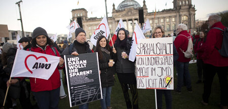 »Stoppt den Sparhaushalt«: Beschäftigte der Arbeiterwohlfahrt (A... »Stoppt den Sparhaushalt«: Beschäftigte der Arbeiterwohlfahrt (A...