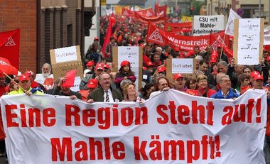 3000 Menschen protestierten am 18. April in Alzenau gegen die We... 3000 Menschen protestierten am 18. April in Alzenau gegen die We...