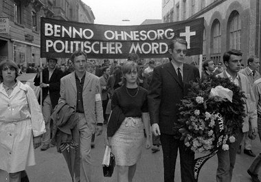 »Wie bewaffnete Aufständische«: Studentendemonstration am 5. Jun... »Wie bewaffnete Aufständische«: Studentendemonstration am 5. Jun...