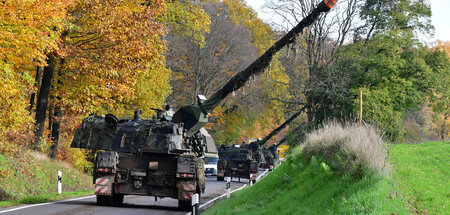 Unterwegs in deutschen Landen: Panzerhaubitze der Bundeswehr Unterwegs in deutschen Landen: Panzerhaubitze der Bundeswehr