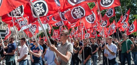 »Faschisten des dritten Jahrtausends«: Anhänger von »Casa Pound«... »Faschisten des dritten Jahrtausends«: Anhänger von »Casa Pound«...