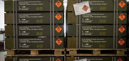 Panzermunition in einer Rheinmetall-Lagerhalle (Unterlüß, 6.6.20...