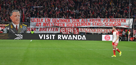 Banner gegen Unions Präsidenten Dirk Zingler in der Allianz-Aren...