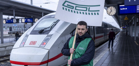 Teilerfolg für Lokführer nach Streiks: Die Bahn will auch über A...