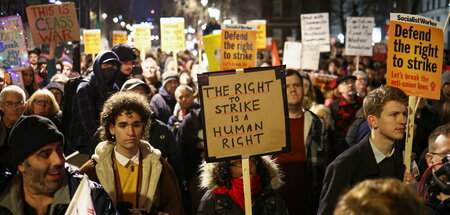 Lang anhaltender Widerstand: Protestaktion gegen Streikgesetz am...