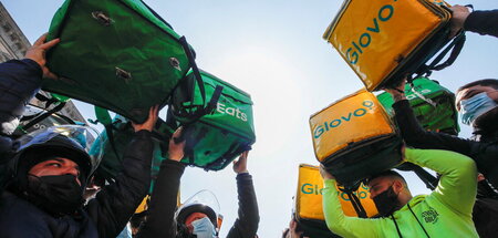 Streikende Fahrradkuriere in Neapel (26.3.2021)