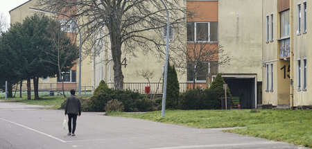 Die Serco-Group verdient an Waffen, Gefängnissen und nun auch ve...