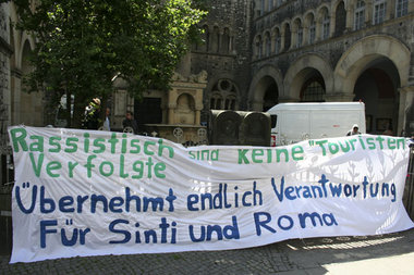 Kundgebung der Roma-Unterstützer am 28. Mai vor der Berliner St....