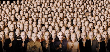 Maske und Macht: John Malkovich vervielfältigt sich