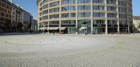 »An heißen Tagen kaum nutzbar«: Walther-von-Cronberg-Platz mit C...