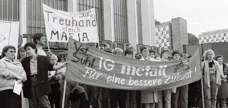 Fordern gerechte Abfindungen: Beschäftigte aus Metall- und Elekt...