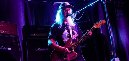 Die Haare trocken föhnen lassen: J Mascis