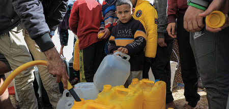 In der Schlange: Warten auf Wasser in Rafah (31.1.2024)