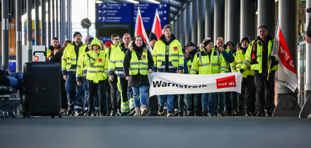 »Die Arbeitgeber lassen uns keine Wahl«: Sicherheitskräfte am Fl...