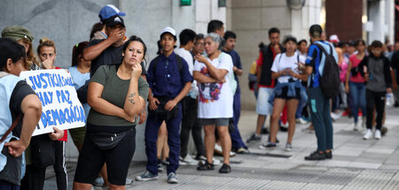 Schlangestehen für ein falsches Versprechen (Buenos Aires, 5.2.2...