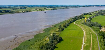 Weser zwischen Brake und Nordenham (Drohnenaufnahme)
