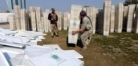 Landesweit sind 130.000 Männer und Frauen zum Druck von 260 Mill...