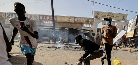 Schlecht fürs Geschäft: Proteste und Polizeieinsätze (Dakar, 4.2...