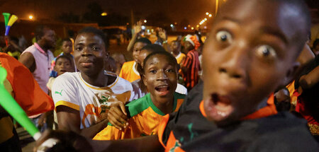 Fans des Teams der Côte d’Ivoire feiern den Finaleinzug (Bouaké,...