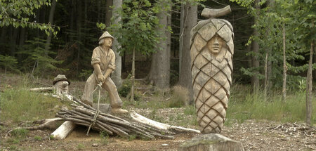Holzskulpturen im Salumer Wald: »Auf dem E5 von Bozen nach Trien...