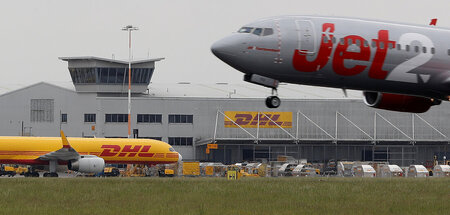 DHL Aviation UK hat am East Midlands Airport im Jahr 2001 ein gr...