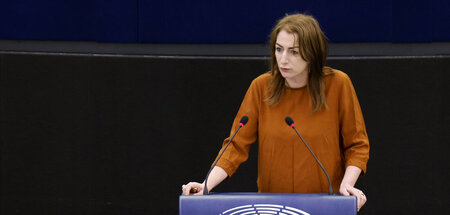 Die irische EU-Abgeordnete Clare Daly ist bekannt für ihre schar...