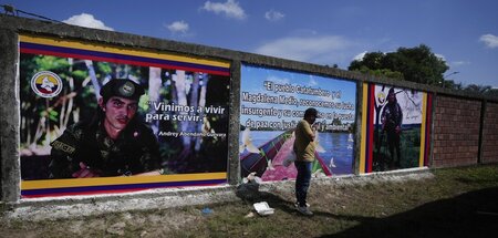»Wir sind gekommen, um zu leben und zu dienen«: Werbeplakat für
