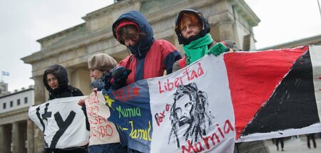 »Freiheit für Mumia«: Kundgebung für den seit 1981 inhaftierten ...