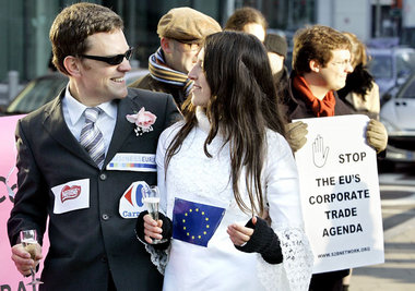 Die Umarmung der EU-Legislative durch europäische Konzerne ist n... Die Umarmung der EU-Legislative durch europäische Konzerne ist n...