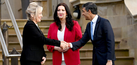 Händeschütteln mit London: Michelle O’Neill (l.) trifft den brit...