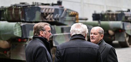 Verteidigungsminister Pistorius (l.) mit Bundeskanzler Scholz (r...