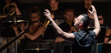 Hier darf er noch: Teodor Currentzis dirgiert Mozarts Oper »Idom... Hier darf er noch: Teodor Currentzis dirgiert Mozarts Oper »Idom...
