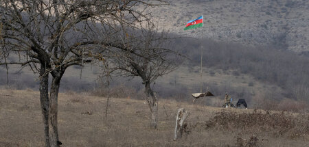 Aserbaidschanischer Soldat bei einem Dorf in Bergkarabach (18.1....