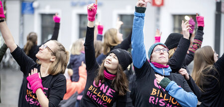 Tanzflashmob auf dem Universitätsplatz in Rostock im Rahmen der ...