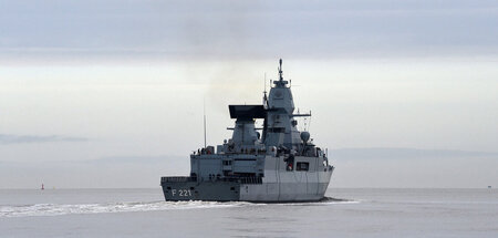 Auf dem Weg ins Rote Meer: Die Fregatte »Hessen« am 8. Februar Auf dem Weg ins Rote Meer: Die Fregatte »Hessen« am 8. Februar