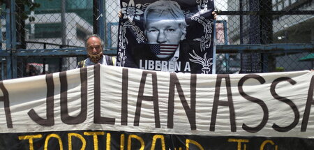 Globale Solidarität mit Julian Assange: Hier in Mexiko-Stadt am ...