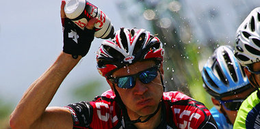 Jens Voigt duscht sich einen