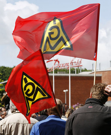IG-Metaller gegen den Abbau von 450 Arbeitsplätzen. Flensburg, 2...