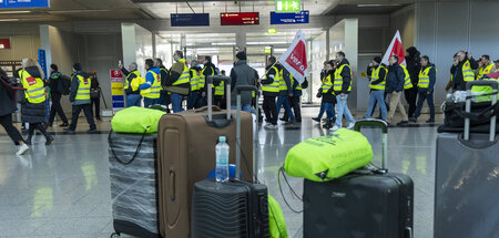 Verdi-Warnstreik von Bodenpersonal am Flughafen Düsseldorf (1.2....