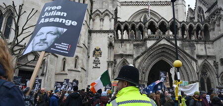 »Freiheit für Julian Assange«: Protest vor dem High Court in Lon...